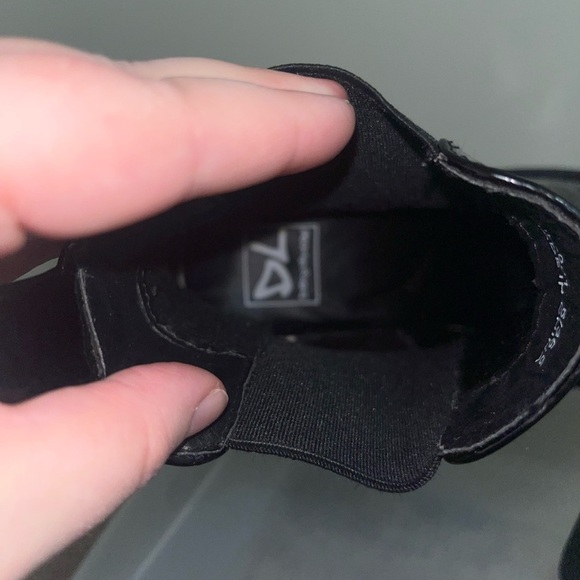 NWOT Dirty Laundry Yikes Waterproof Platform Chelsea Lug Boot Size 6 - Picture 10 of 10